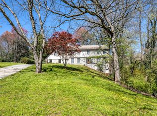 595 Chestnut Hall Ln, Sandy Springs, GA 30327