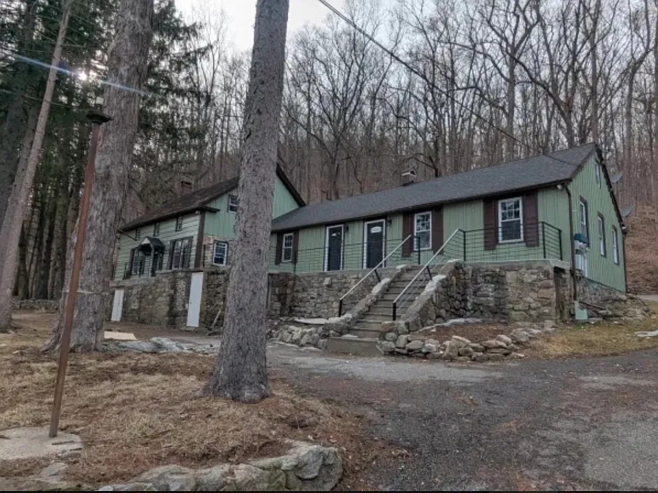 223 Mountain Lake Rd #3