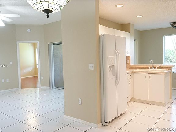 4th image of 16322 Malibu Dr