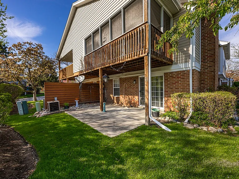 9756 Cambridge Cir — Photo 3