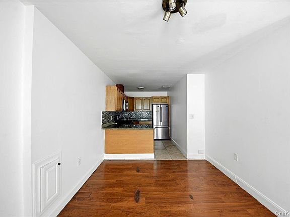 4th image of 2975 Edson Ave