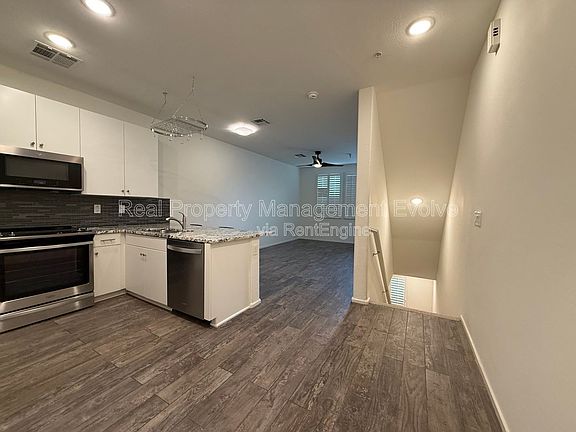 5th image of 2212 E Hidalgo Ave