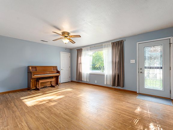 4th image of 3505 N Oakwood Ave