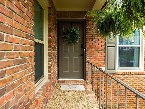 3rd image of 201 Woodbury Dr