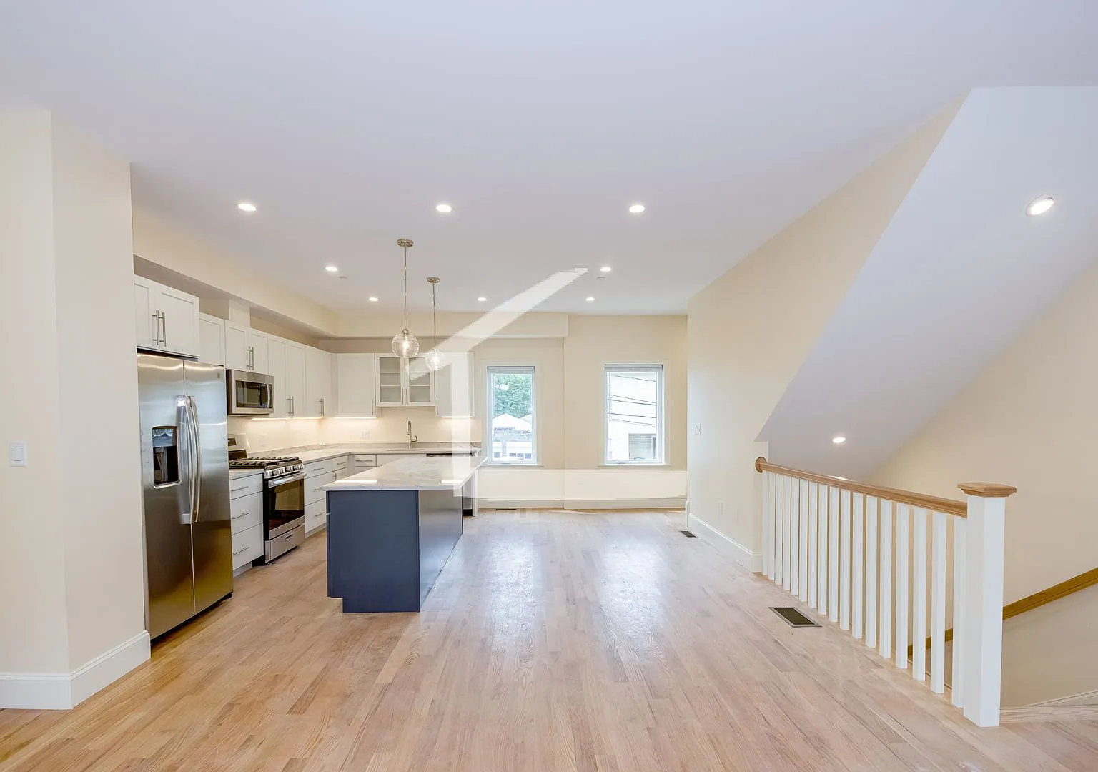 Fantastic Brighton townhouse avail for September 5th — Photo 4