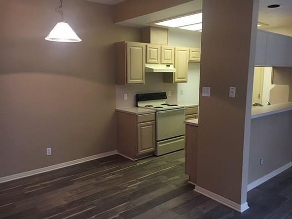 3rd image of 504 Gregory Ct