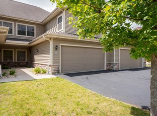 949 Autumn Ridge Ln, Hartford, WI 53027