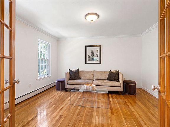4th image of 24 Russett Hill Rd