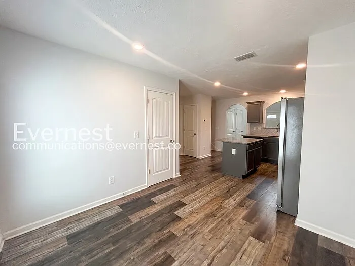 4711 Pompano Ln — Photo 5