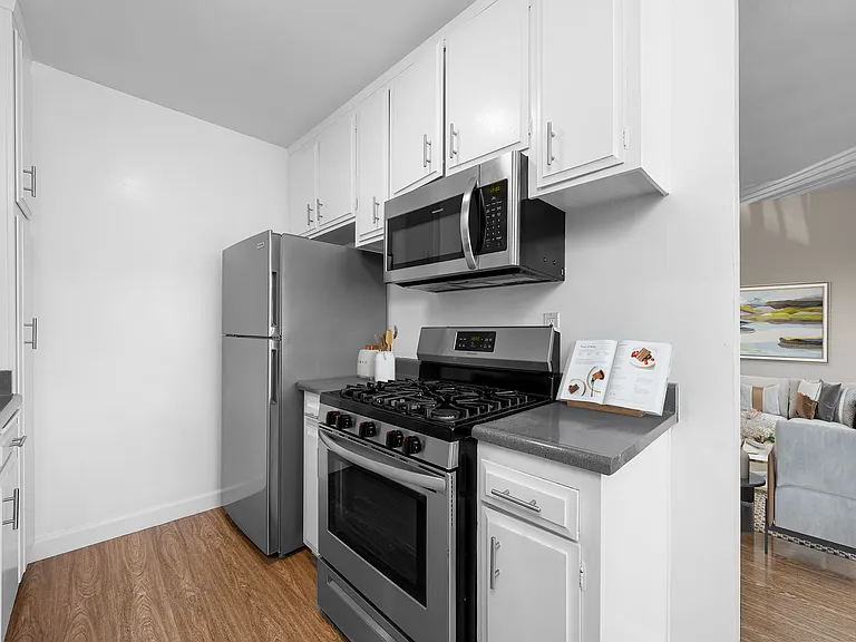 295 Chestnut Ave #24 — Photo 2