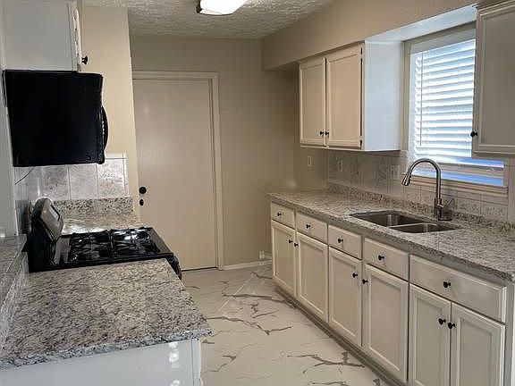 3rd image of 12311 Northcliffe Manor Dr