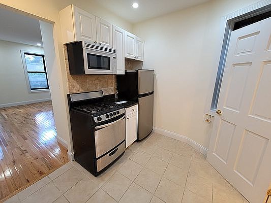 3rd image of 315 E 73rd St #X