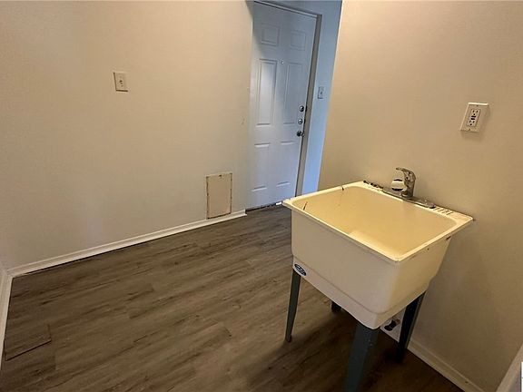 5th image of 204 Teinert Ave