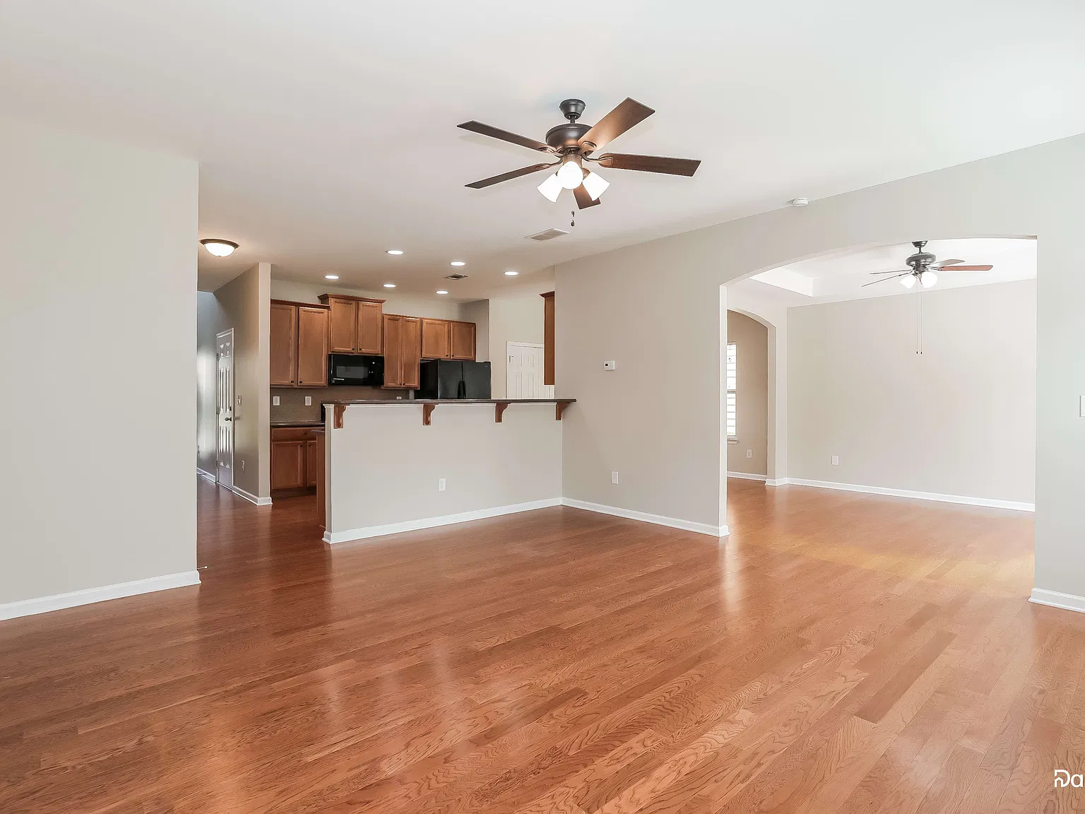 3 bed, 2.5 bath, 2109 sqft, $2,550 — Photo 4