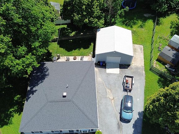 3rd image of 803 Greenview Ct