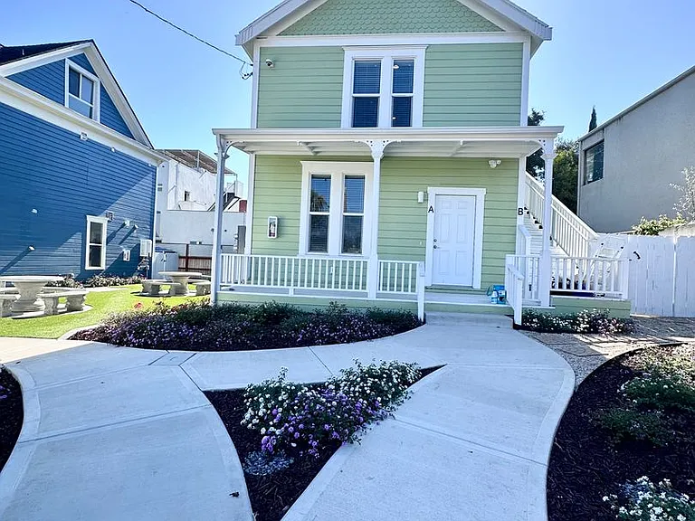Third Avenue Duplex — Photo 11