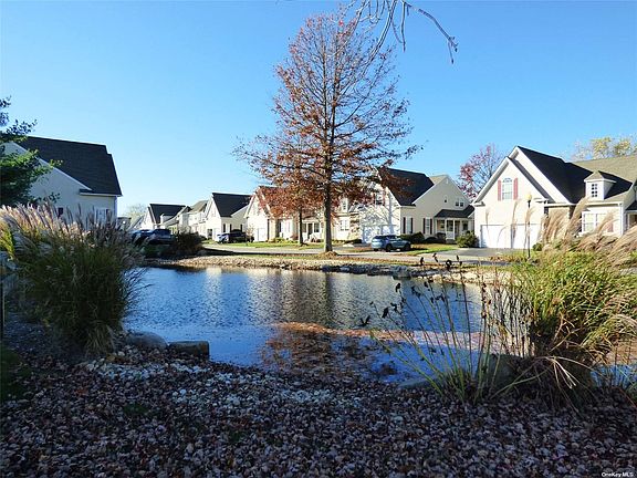 3rd image of 98 Meadow Pond Cir #98