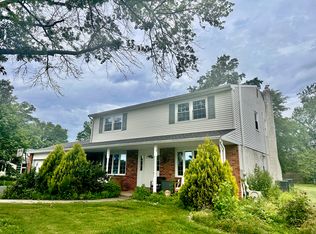 19 Gelder Dr, Holland, PA 18966