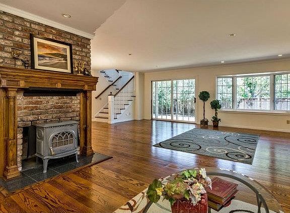 4th image of 1683 Merrill Dr