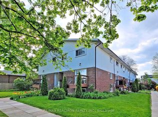 2 White Abbey Park, Toronto, ON M1R5A1