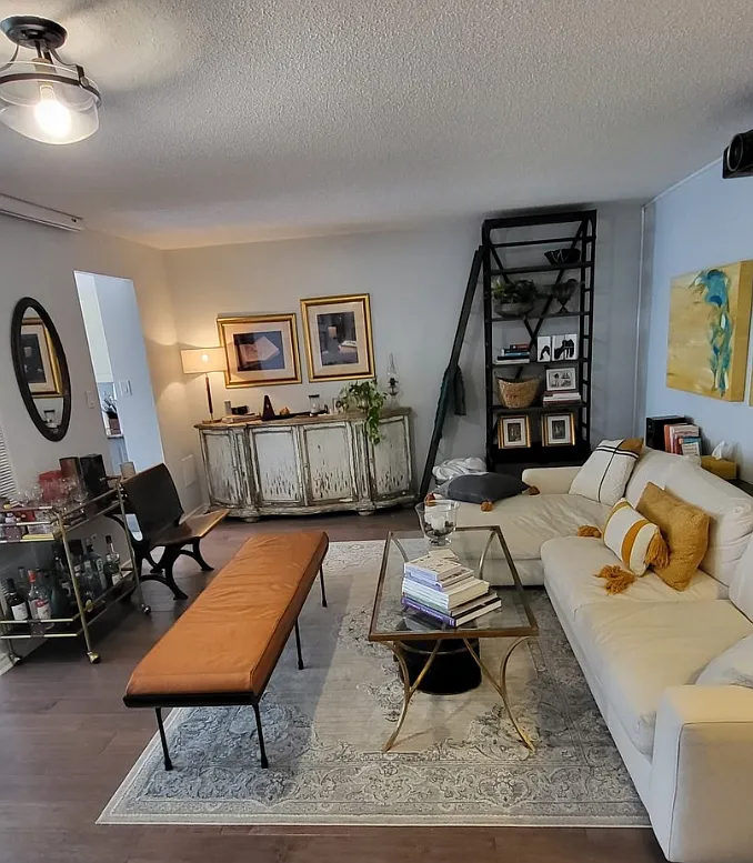 633 Bay St — Photo 3