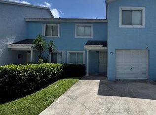 77 Fairway Ln, Royal Palm Beach, FL 33411