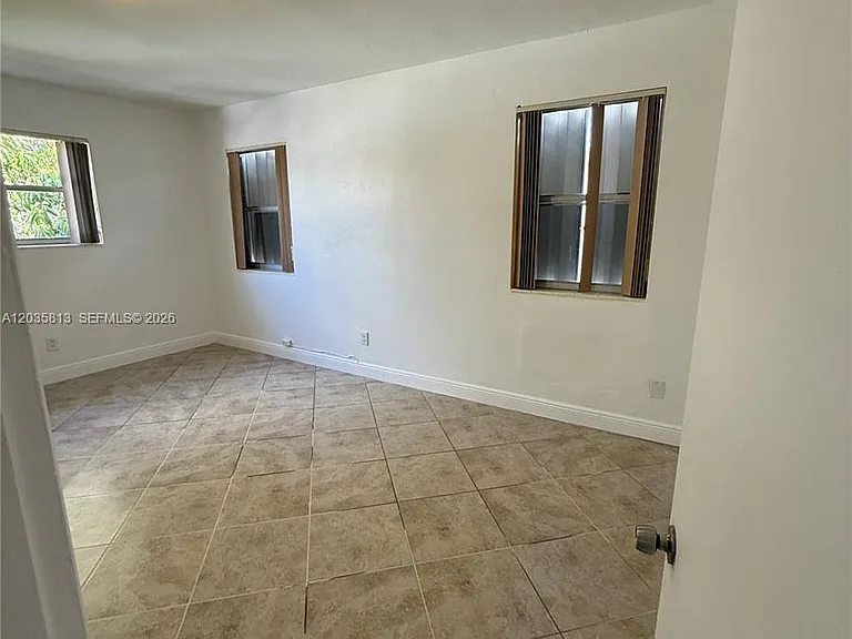 7720 Byron Ave #4 — Photo 24