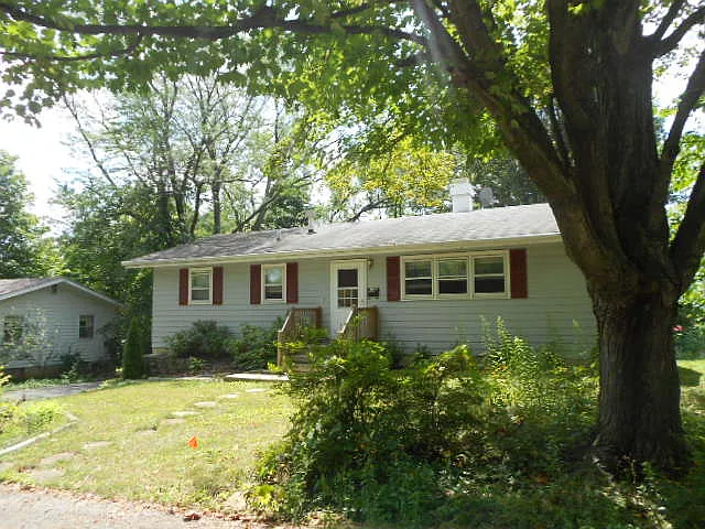 2634 E Dekist St