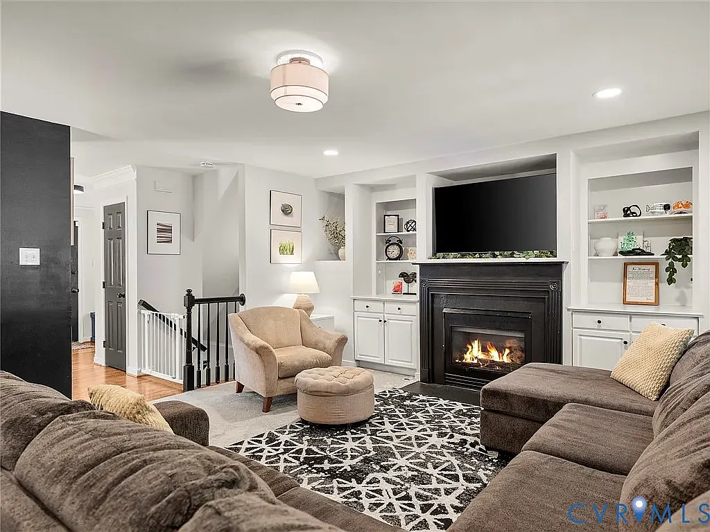 5 bed, 3.5 bath, 3397 sqft, $3,700 — Photo 4