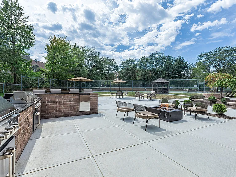 Four Seasons Apartments — Photo 45
