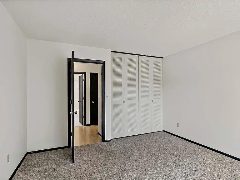 Winnetka Village Apts — Photo 26