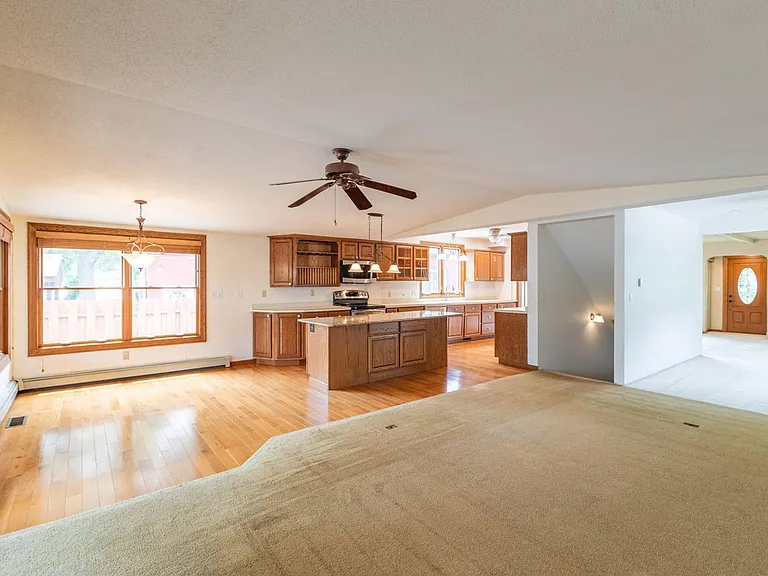 2406 Wood St — Photo 10