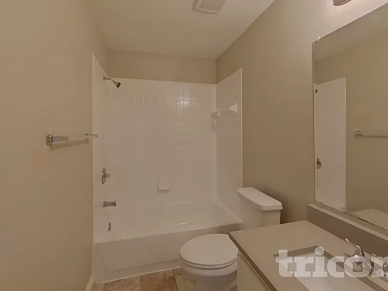 541 Gibson St — Photo 11