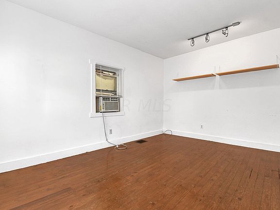 5th image of 40 E Hoster St