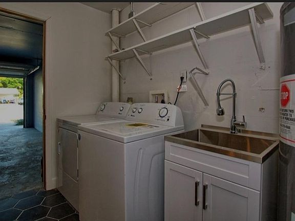 4th image of 1106 Rainbow Dr