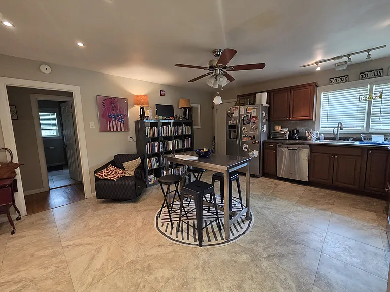 214-216 Jagoe St #214 — Photo 6