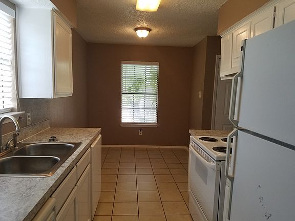 5th image of 506 Kings Way Dr APT B