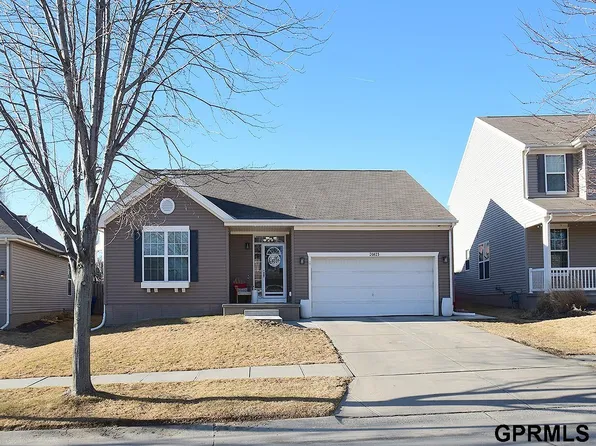 20823 Charles St, Elkhorn, NE 68022