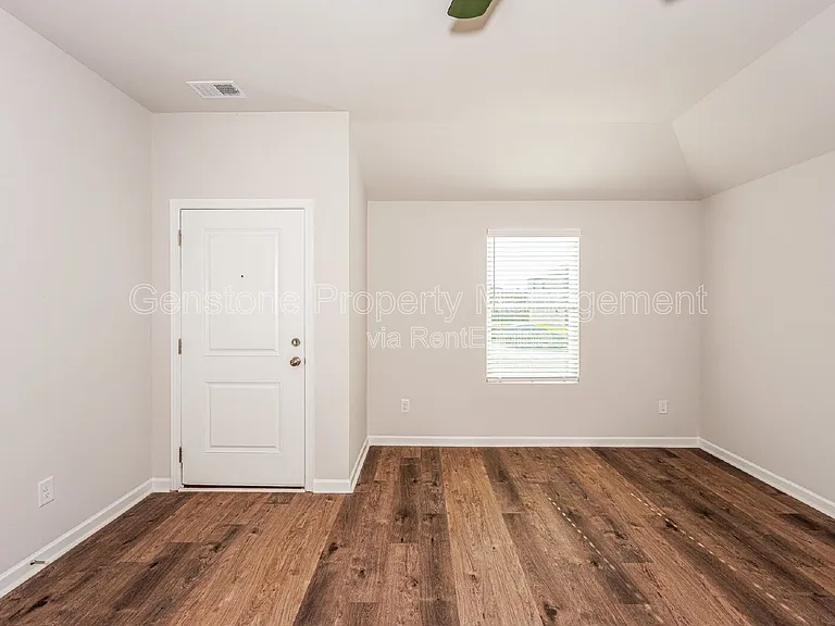 54 Trophy Loop — Photo 6
