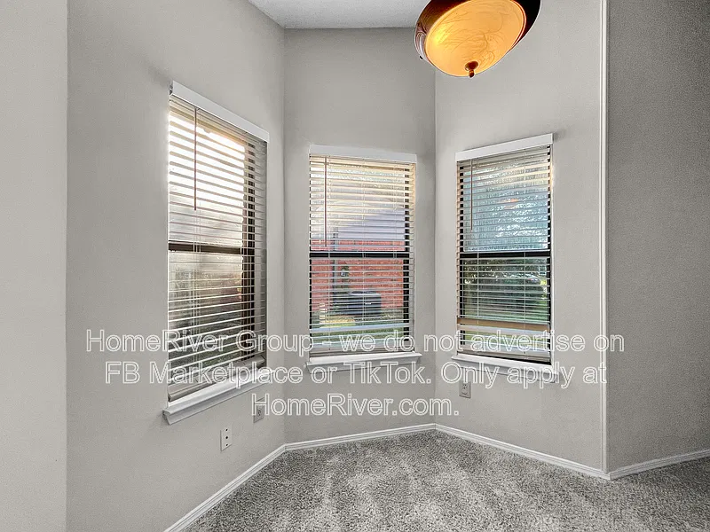 3 bed, 2.0 bath, 1260 sqft, $1,600 — Photo 3