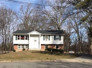 7 Dale Ct, Hauppauge, NY 11788