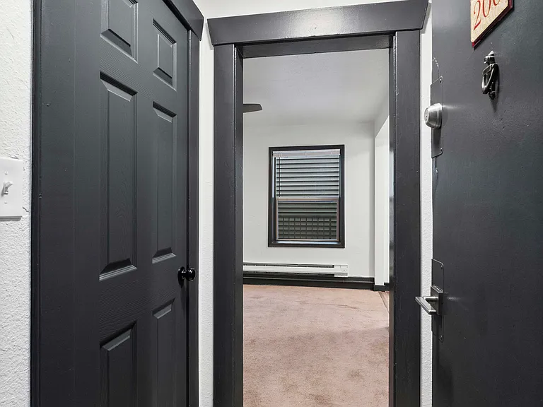 Lauriston Apartments — Photo 39