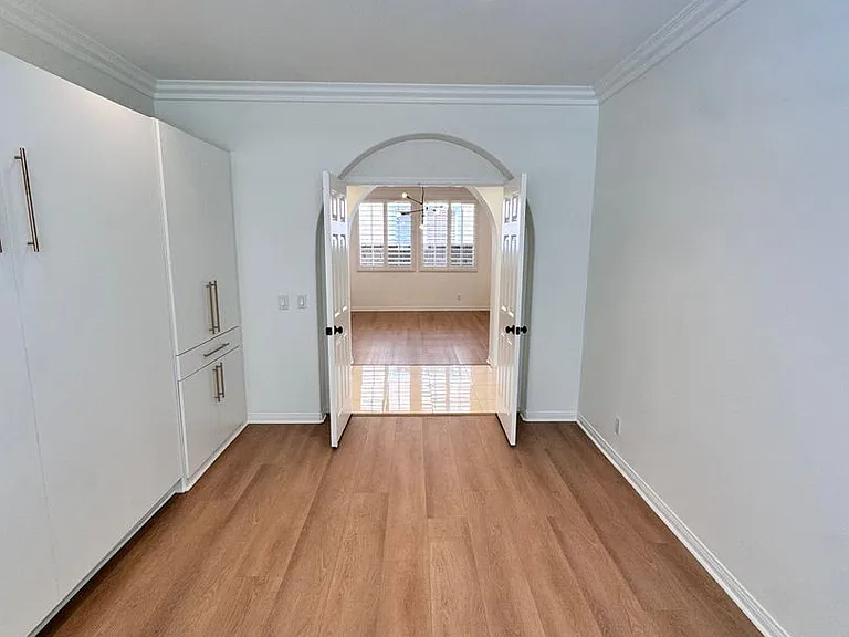 326 Manila Ave — Photo 11