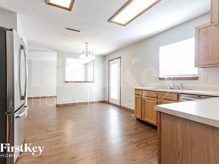 301 Sunbeam Ln — Photo 5