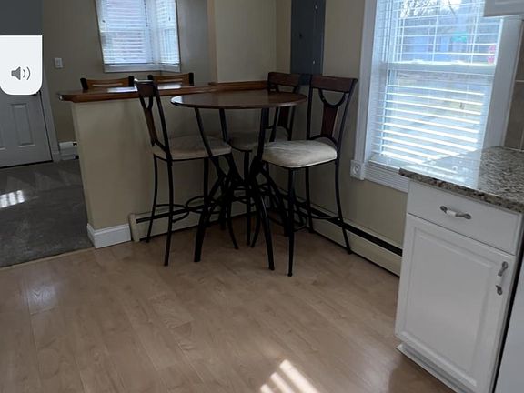3rd image of 32 Lakeview Ter