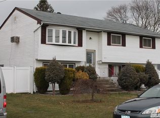 321 29th St, Copiague, NY