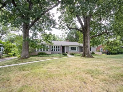 8575 N Pennsylvania St, Indianapolis, IN, 46240