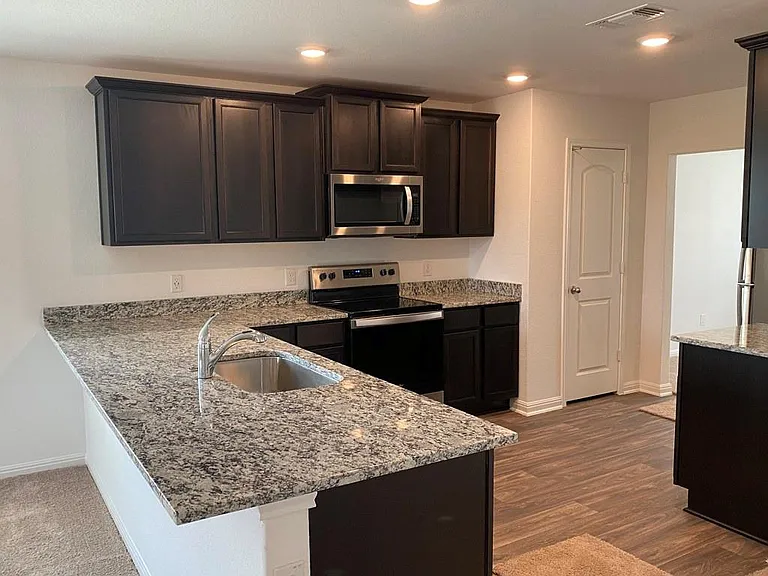 309 Riverdale Dr — Photo 32