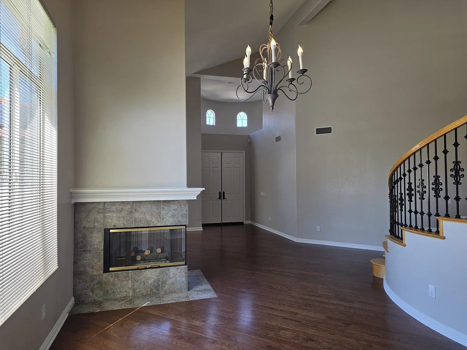4 bed, 3208 sqft, $5,000 — Photo 4