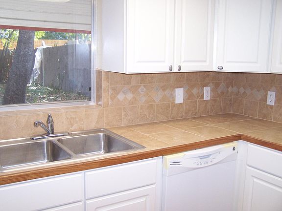 3rd image of 4817 Wildbriar Dr